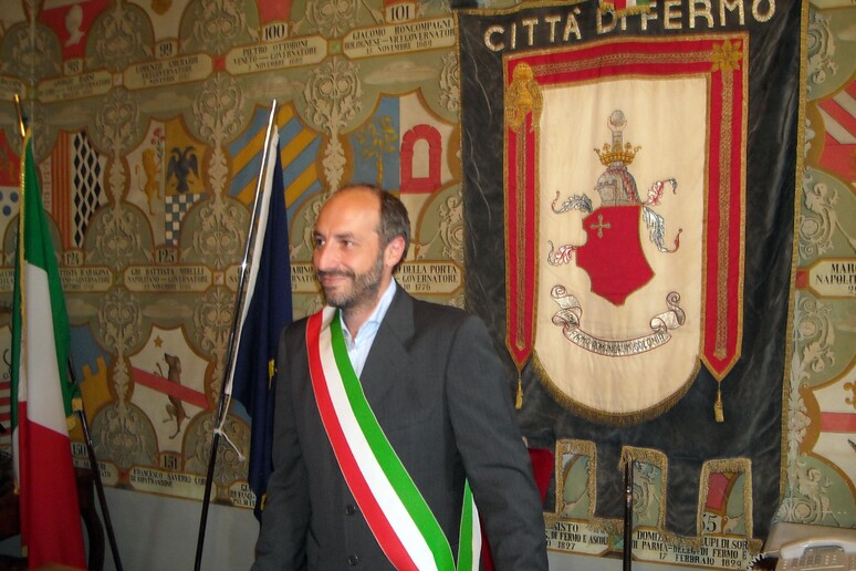 Datei:IT fermo-g2.jpg