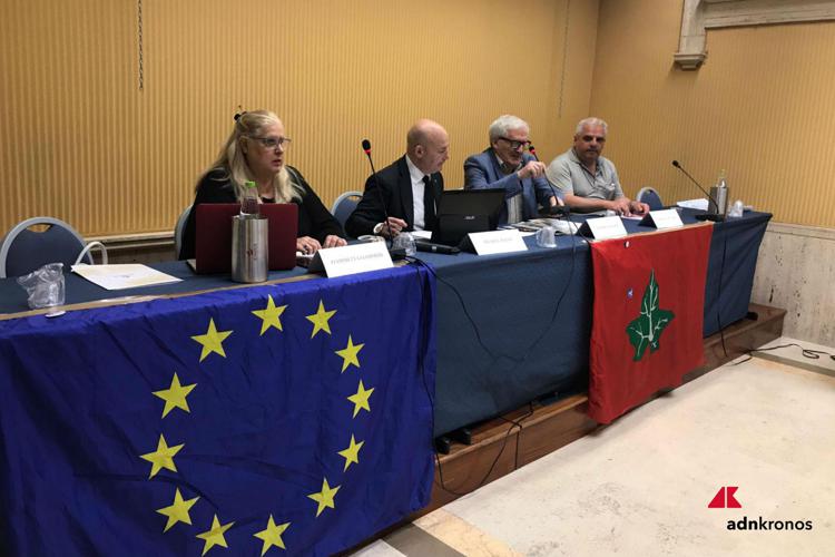 Datei:POL IT pri25.jpg