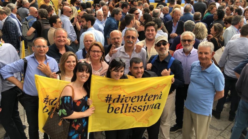 Datei:POL IT diventera-bellissima2.jpg