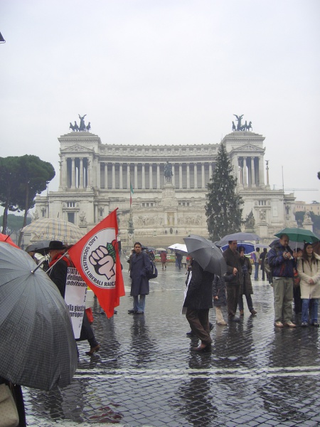 Datei:POL IT rosa-nel-pugno21.jpg