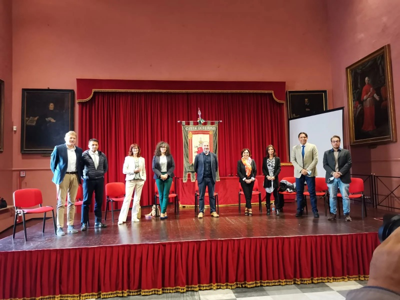 Datei:IT fermo-g5.jpg