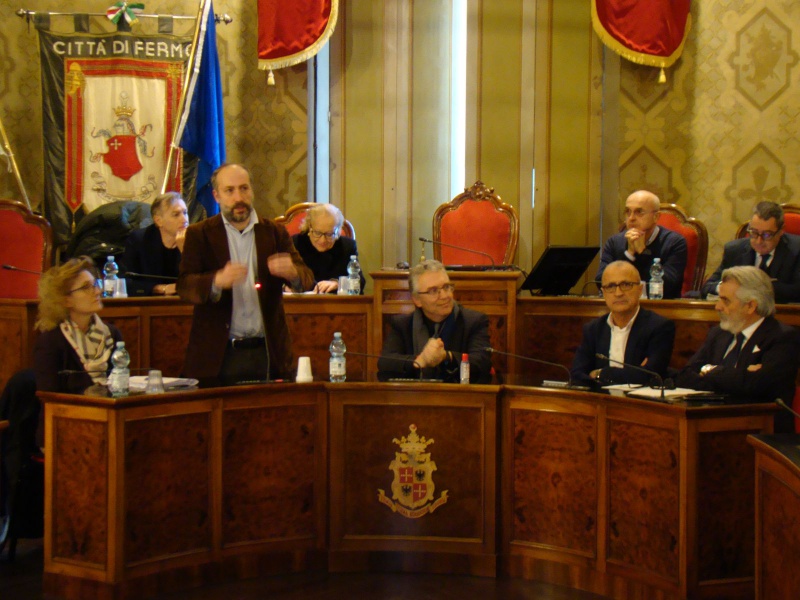 Datei:IT fermo-g6.jpg